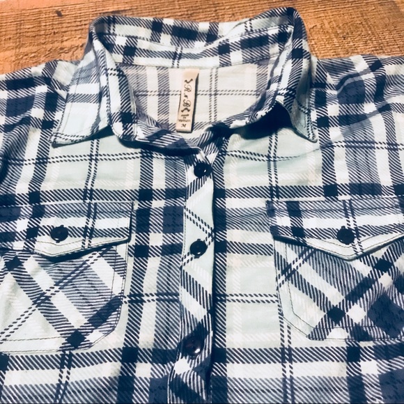 R n B Flannel shirt - Picture 3 of 6
